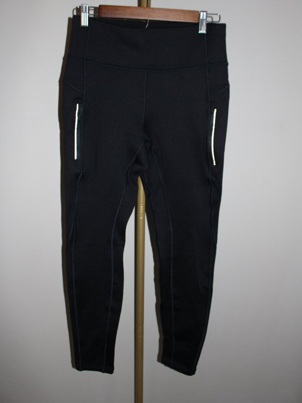 Women's Black Athleta Rainier Legging, Size Medium